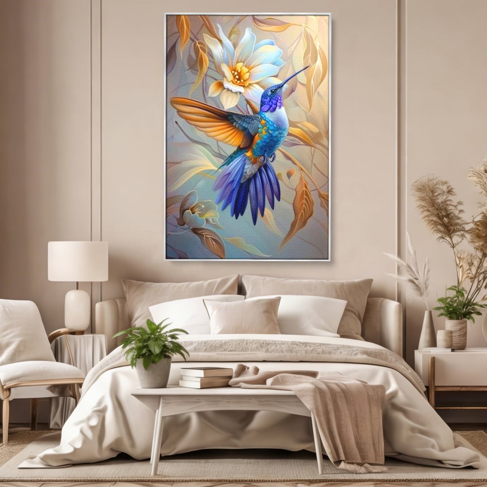 Tablou canvas cu tablou canvas cu pasare colibri in zbor, in rama de aluminiu argintiu, pe perete intr-un dormitor